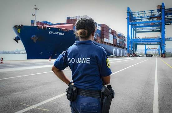 Douane au port de Fort de France